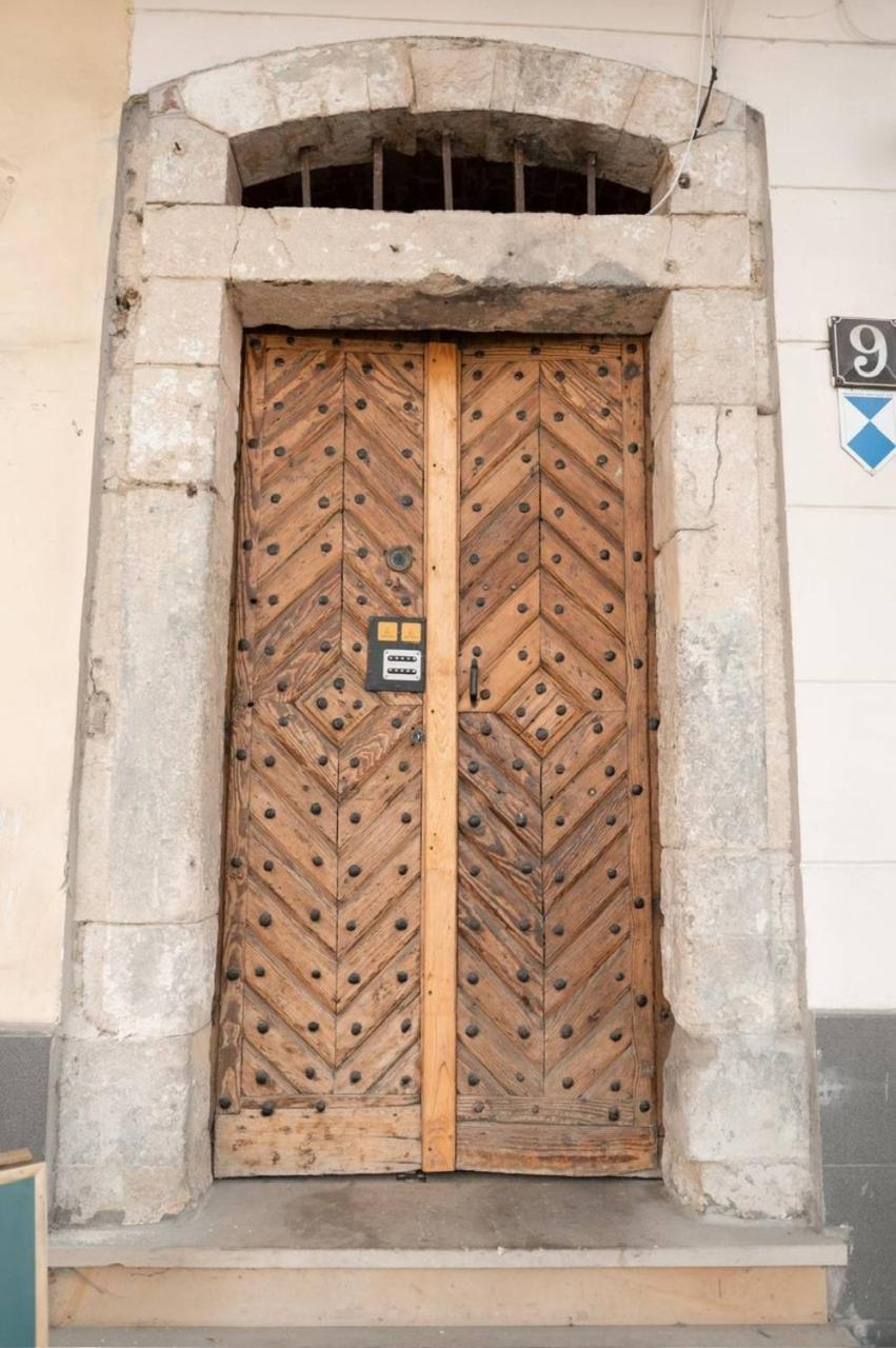 Apart Yaroslava Osmomysla 9 Square - City Center Lemberg Exterior foto